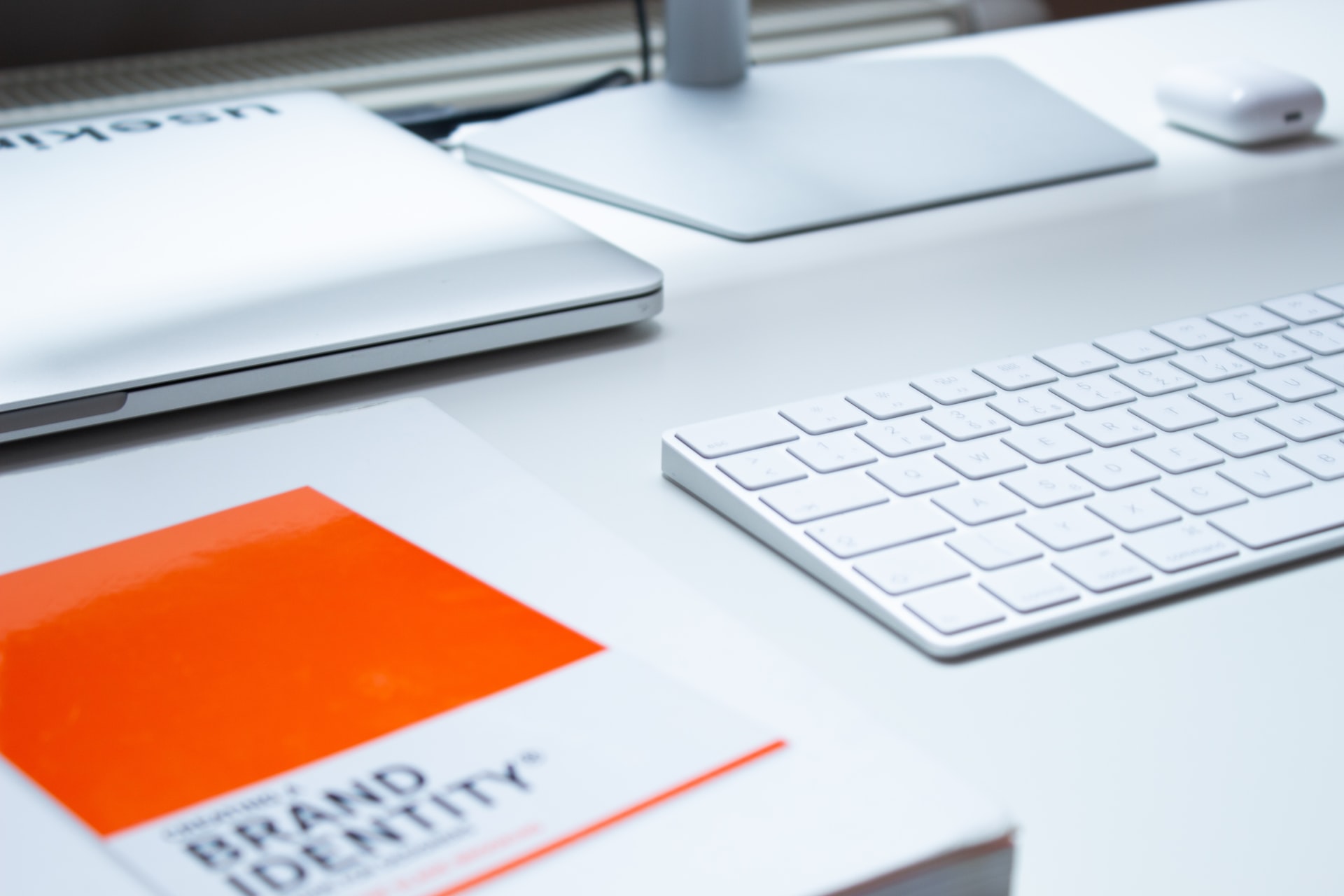 How to Build a Brand That Resonates With Customers illustration