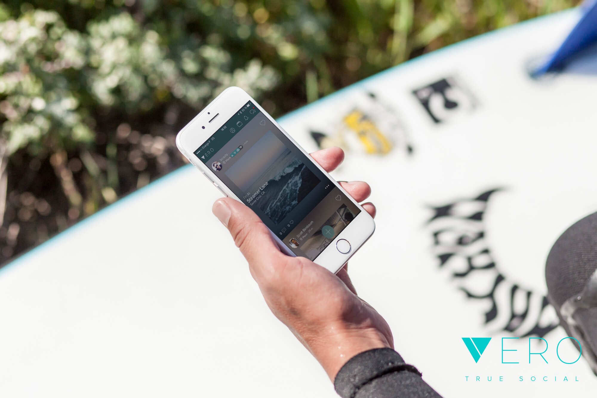 VERO: 5 Things You Need to Know About the New Social Media App illustration